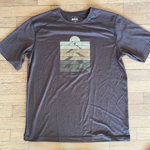 REI Performance Tech Moisture Wicking Tshirt Shirt Grey Graphic Tee T-Shirt